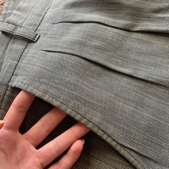 Men’s grey dress pants with pockets and a black zipper. Size small - Picture 5 of 7